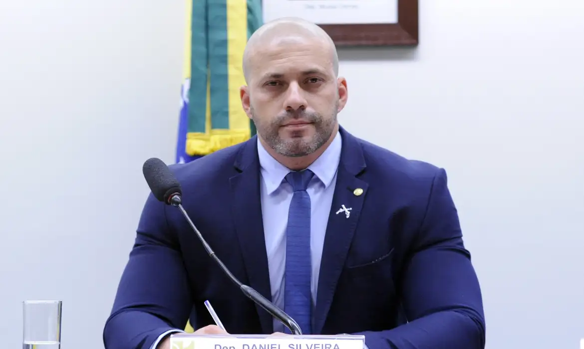 Daniel Silveira avança para regime semiaberto após decisão de Alexandre de Moraes