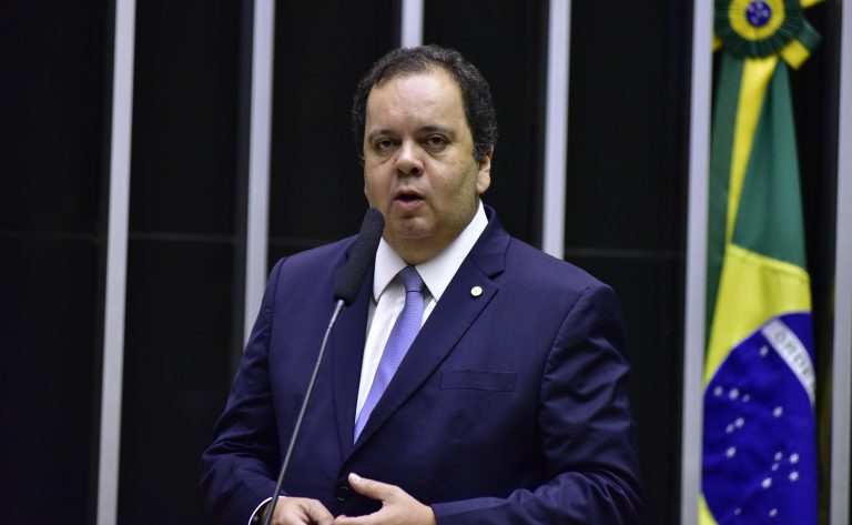 União Brasil decide apoiar Hugo Motta nas eleições da Câmara