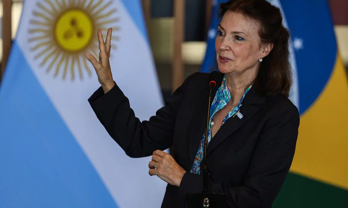 Milei demite chanceler da Argentina por voto na ONU a favor da ditadura cubana