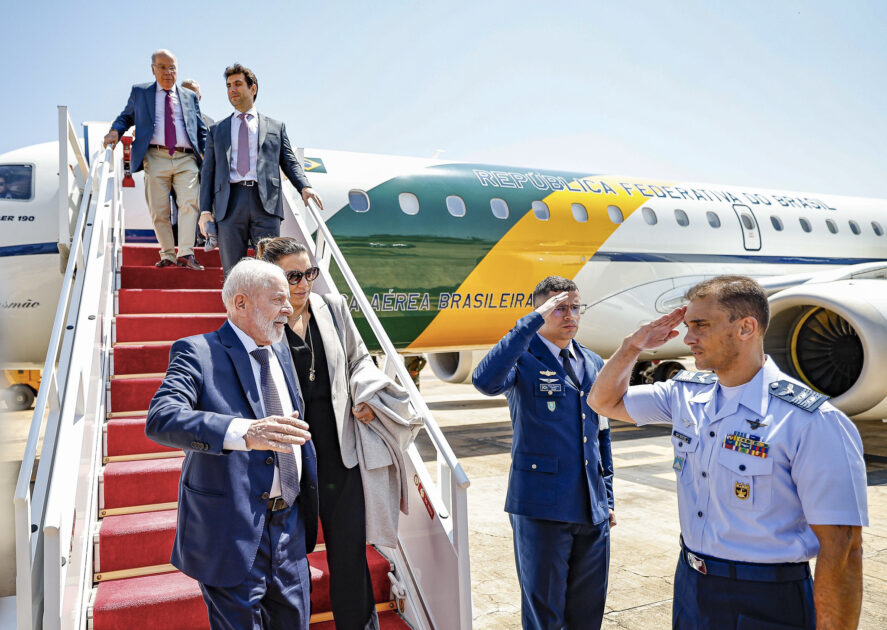 Lula finalmente retorna ao Brasil para governar após pane em aeronave