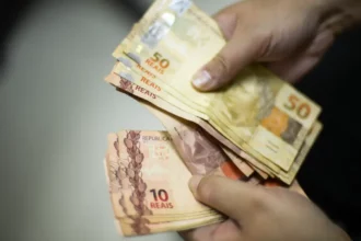 Aumento do salário mínimo será menor do previsto para cumprir metas fiscais