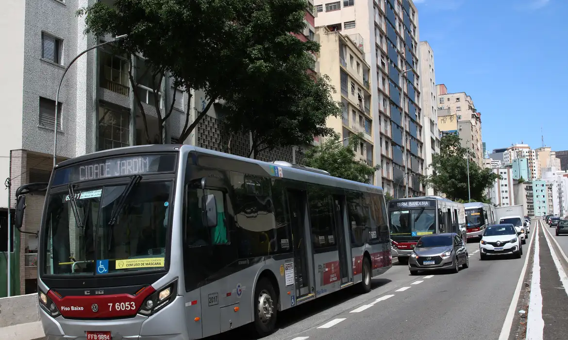 Prefeito Ricardo Nunes sugere reajuste de tarifa de ônibus inferior a 30% para 2025