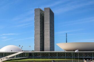 Congresso promulga PEC do corte de gastos com mudanças no Fundeb