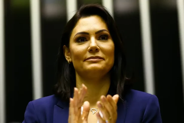 PL vê Flávio e Michelle sem reconciliação e suspeitas sobre ela aumentam