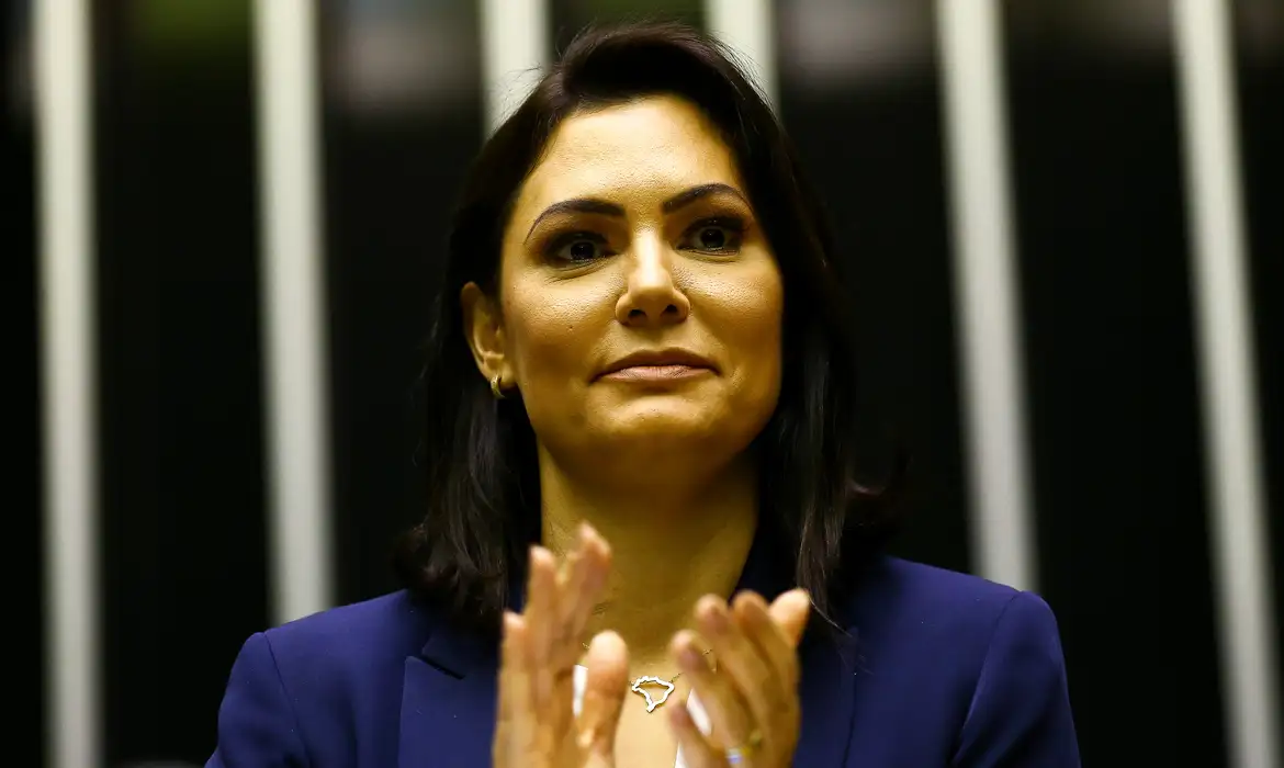 Michelle Bolsonaro poderá ir à posse de Trump em meio a restrições ao ex-presidente