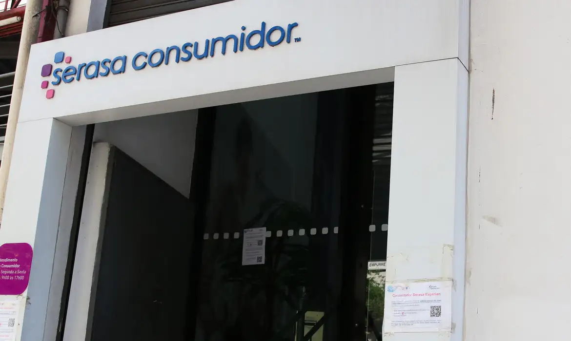 Novembro teve 40% dos brasileiros negativados, aponta pesquisa SPC