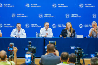 Após risco grave por hemorragia, Lula assina documentos digitalmente da UTI