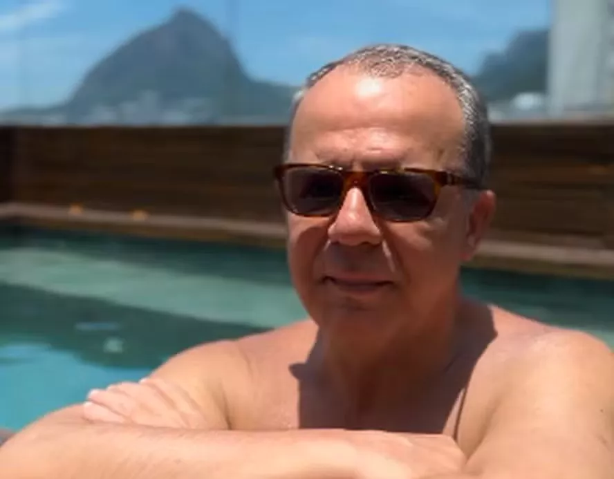 ESCÁRNIO: Vídeo de Sérgio Cabral na piscina, o 'blogueirinho', provoca revolta na internet