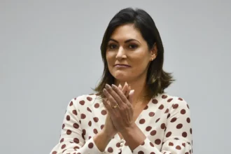 Inquérito da PF descarta envolvimento de Eduardo e Michelle Bolsonaro em suposto golpe