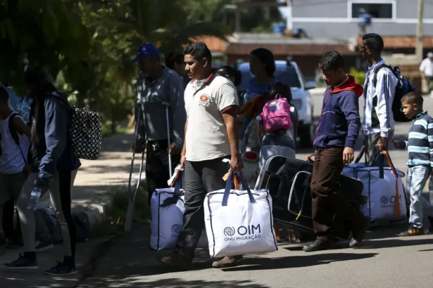 Brasil mantém acolhimento de refugiados venezuelanos na fronteira, mas só por 15 dias