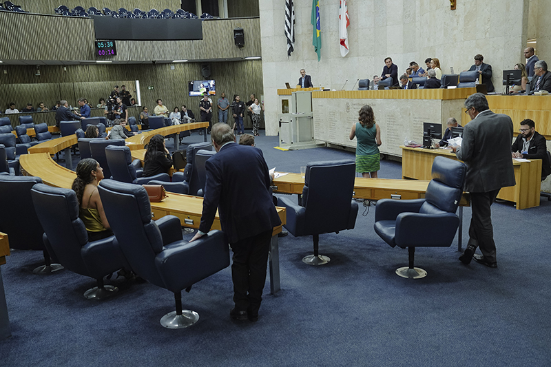 Vereadores de SP debatem se mulher que nasceu homem é homem ou mulher