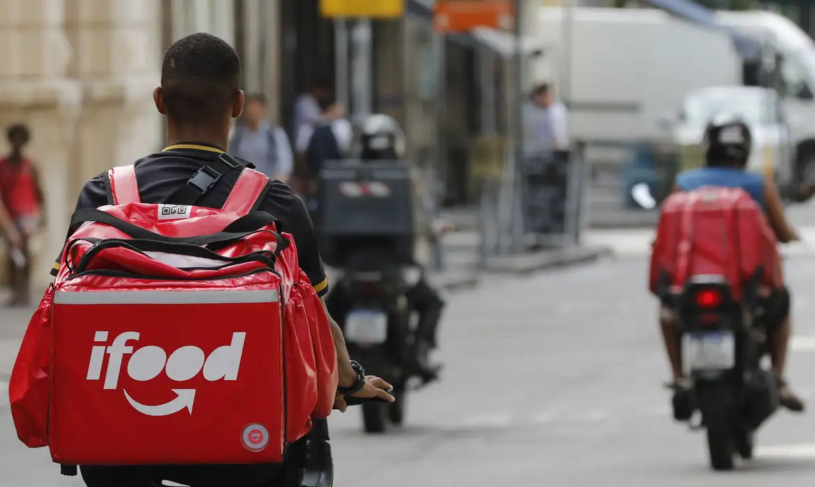 Justiça proíbe iFood de cobrar valor mínimo nos pedidos