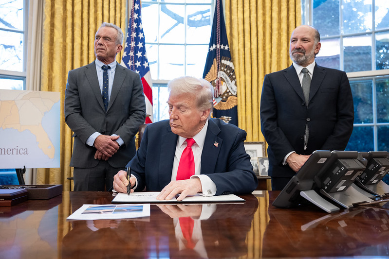 Começam a valer as tarifas de Trump sobre aço e alumínio do Brasil