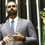 Eduardo Bolsonaro decide se licenciar da Câmara para morar nos EUA