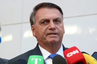 Bolsonaro convoca manifestações no dia 16 em defesa dos 'reféns' do 8 de janeiro