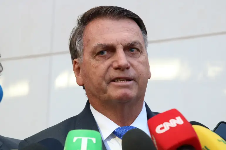 Bolsonaro convoca manifestações no dia 16 em defesa dos 'reféns' do 8 de janeiro