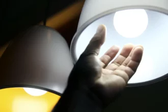 Inflação teve a maior alta para fevereiro desde 2003, puxada pela conta de luz