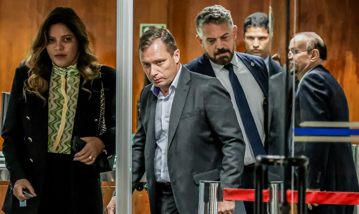 Bolsonaro pede ao STF que anule delação de Cid por ter sido obtida sob coação