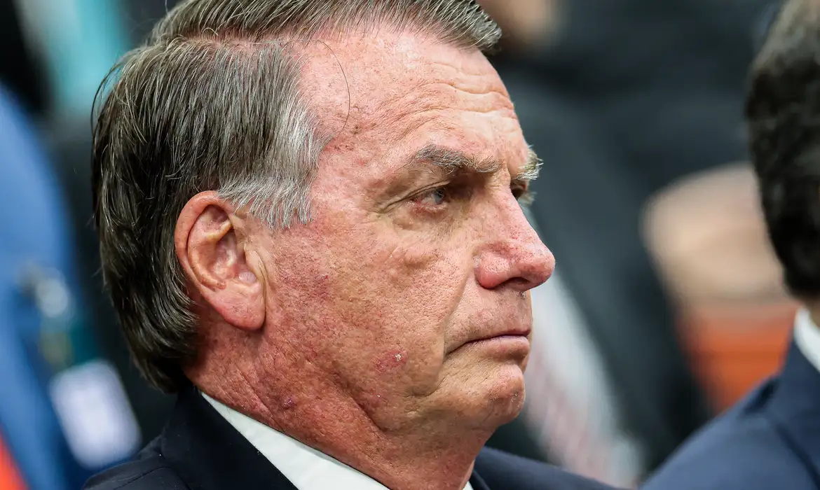 Bolsonaro tem boa evolução mas segue sem previsão de alta da UTI