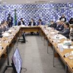 Parlamentares se articulam para uma CPMI do INSS
