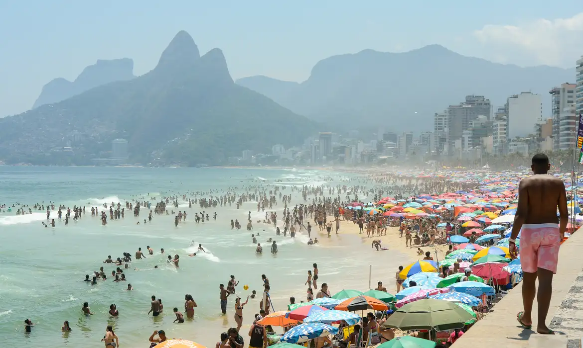 Brasil barra dezenas de turistas dos EUA após retorno do visto obrigatório