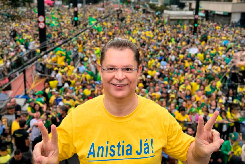Faltam menos de 70 assinaturas para o PL da anistia avançar na Câmara
