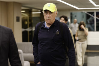 Carlo Ancelotti é apresentado oficialmente como novo técnico da Seleção