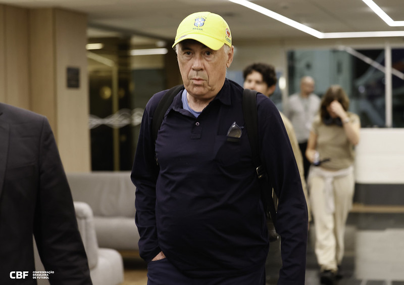 Carlo Ancelotti é apresentado oficialmente como novo técnico da Seleção