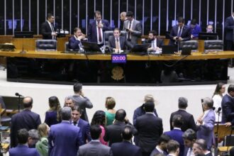 Deputados apresentam pedido de CPMI do INSS