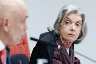 Dino dá a entender que Cármen Lúcia está velha, e ministros trocam farpas no STF