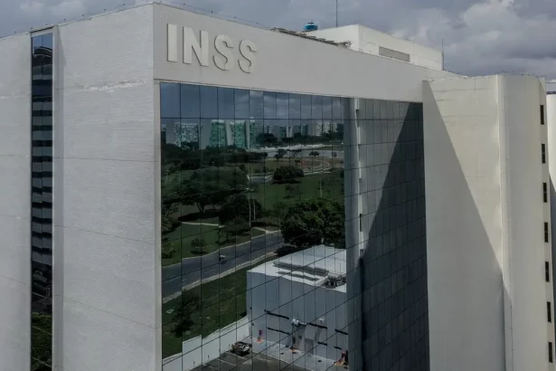 Presidente do INSS promete ressarcir as vítimas de roubo até 31 de dezembro