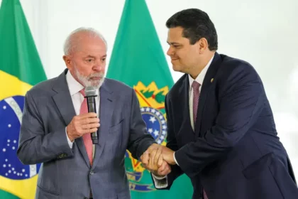 Alcolumbre congela expectativas para votação da redução de jornada 6x1