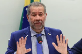 Aliados já admitem que Lupi pode deixar o Ministério da Previdência Social