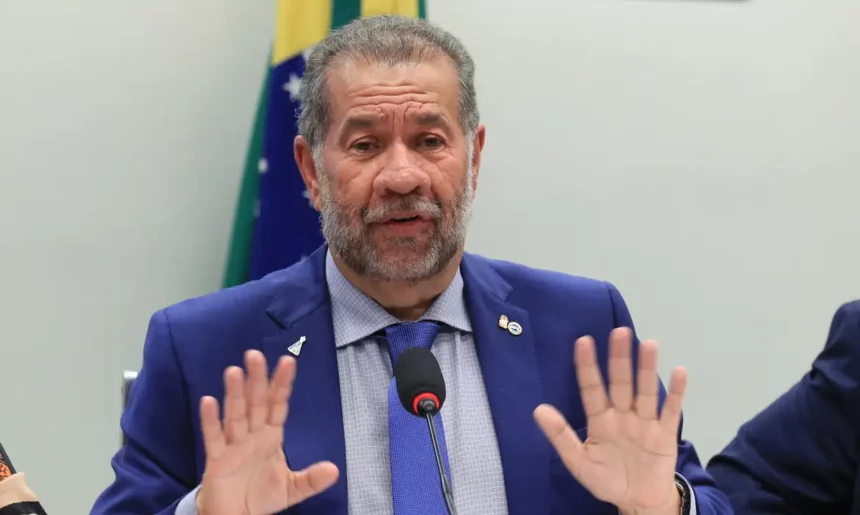 Aliados já admitem que Lupi pode deixar o Ministério da Previdência Social