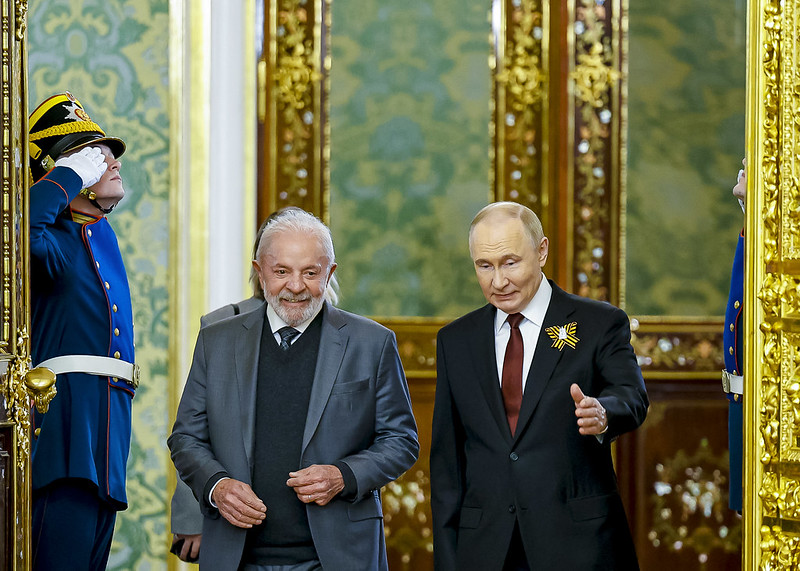 Por ser próximo de ditadores, Lula é acionado para tentar levar Putin ao diálogo