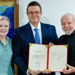 Oposição pressiona por afastamento de novo ministro da Previdência ligado a fraude no INSS