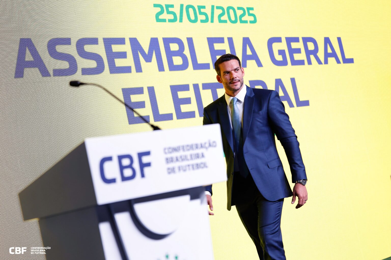 Após decisão polêmica, Samir Xaud é eleito novo presidente da CBF