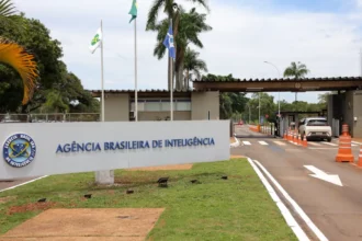 Carlos Bolsonaro e Ramagem são indiciados pela PF em inquérito sobre 'Abin paralela'