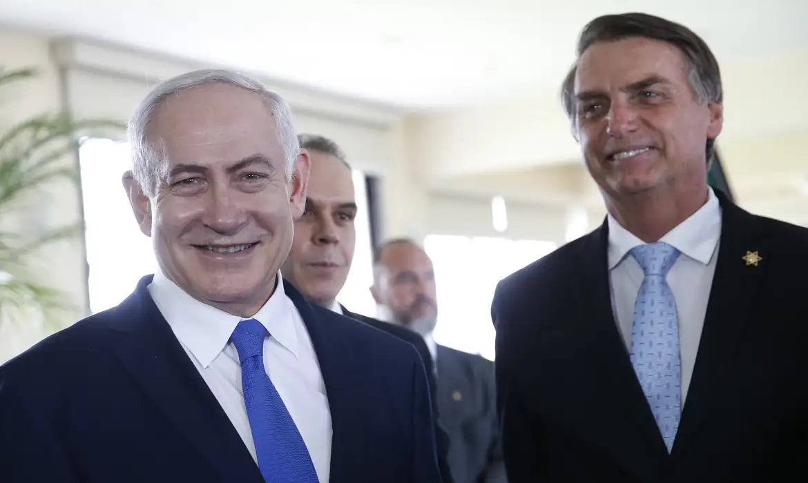 Jair e Eduardo Bolsonaro publicam apoio a Trump e Netanyahu contra o Irã