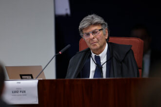 Ministro Fux questiona delação que sustenta narrativa do suposto golpe de Estado