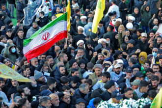 Terroristas do Hezbollah declaram apoio ao regime do Irã em meio à guerra com Israel