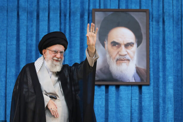 Irã descarta acordo futuro com EUA e promete vingança por morte de Khamenei