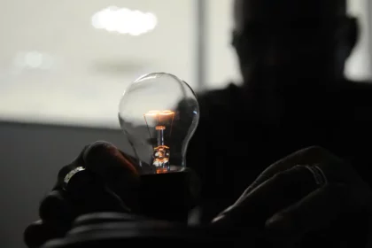Campanha 'Luz do Povo' de Lula apaga orçamento da classe média