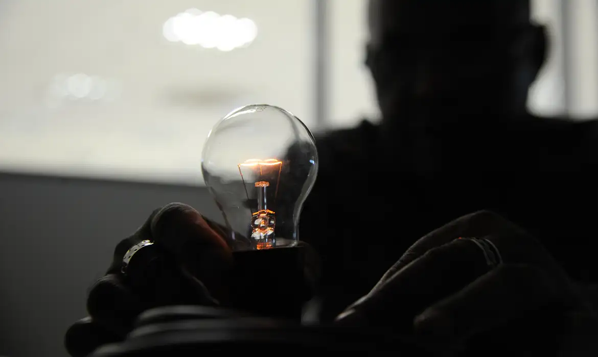 Campanha 'Luz do Povo' de Lula apaga orçamento da classe média