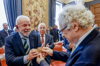 Direita cresce e quatro nomes já empatam com Lula para 2026, aponta Genial Quaest