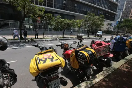 Lula aposta em crédito para motoqueiros para conter rejeição eleitoral