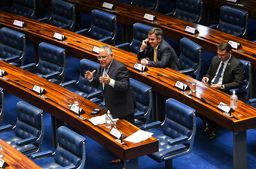 'Sem vergonha', Senado aprova ampliação da Câmara para 531 deputados