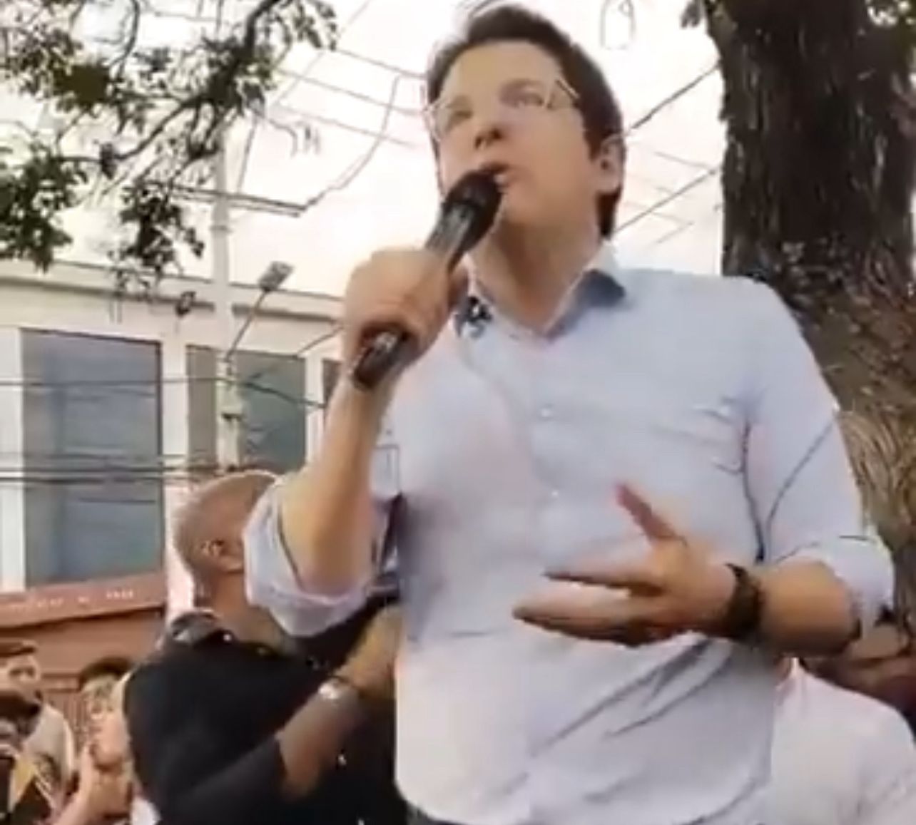 Pré-candidato colombiano é alvo de atentado em episódio que relembra caso Bolsonaro