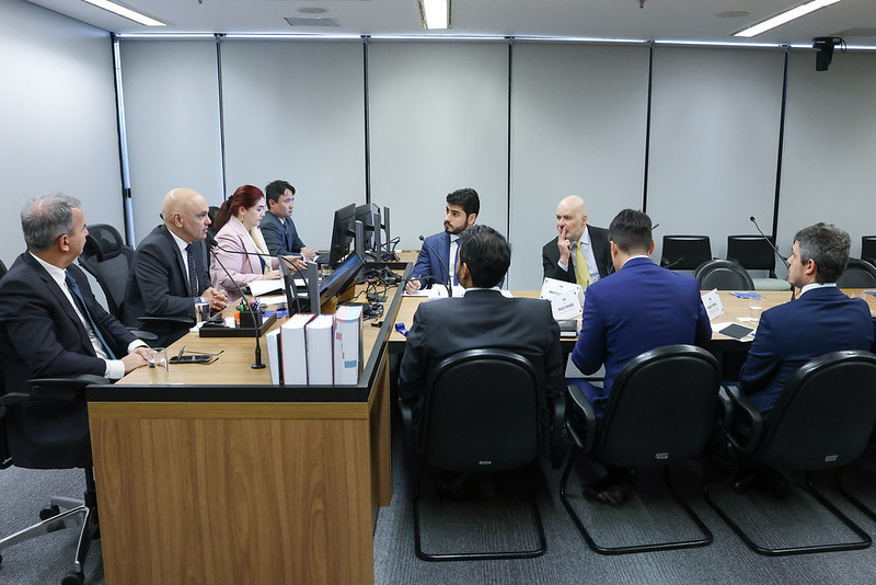 Alexandre de Moraes restabelece decreto de Lula sobre IOF e impõe derrota ao Congresso