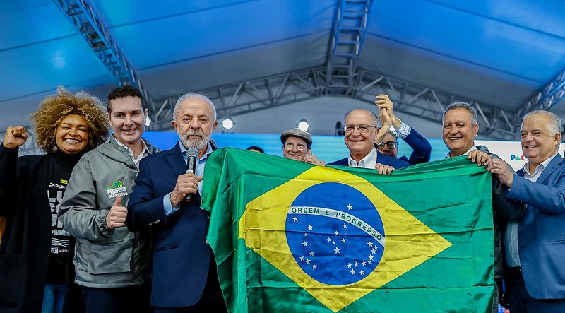 Diante de impasse com os EUA, Lula afirma que Bolsonaro não merece sacrifício dos brasileiros
